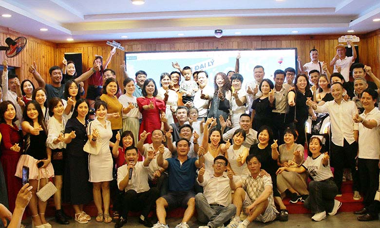 Đêm khó quên của cả đoàn trong buổi tiệc đầy cảm xúc.