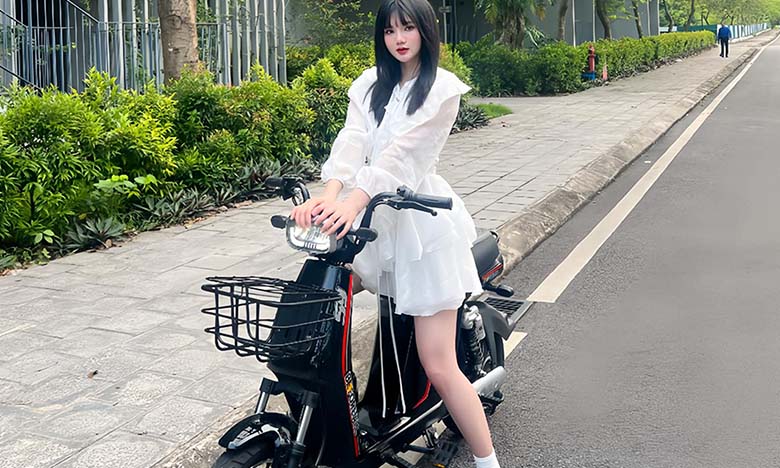 Tay ga xe máy điện là bộ phân quan trọng để giúp chiếc di chuyển.