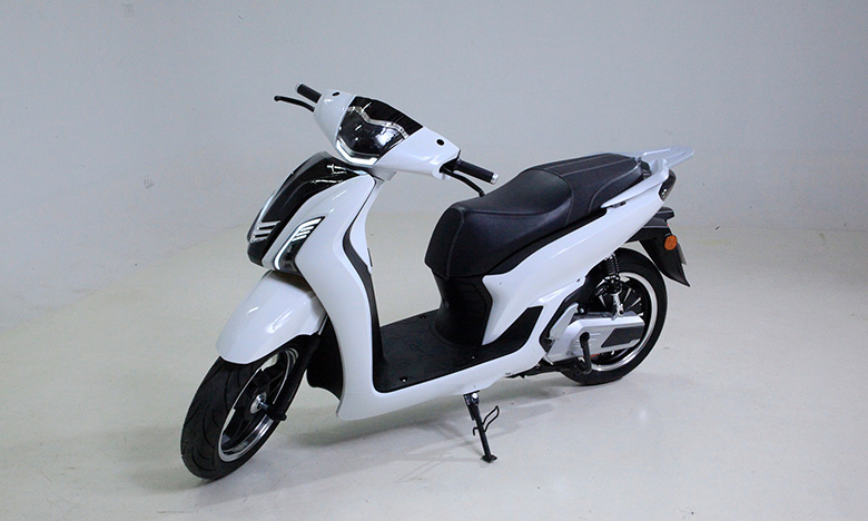 Xe máy điện BF được trang bị 6 bình ắc quy trong hệ thống động cơ.